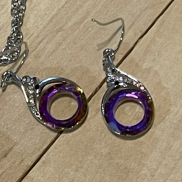 Silver Rainbow Glass Swan Hoop - Picture 5 of 6